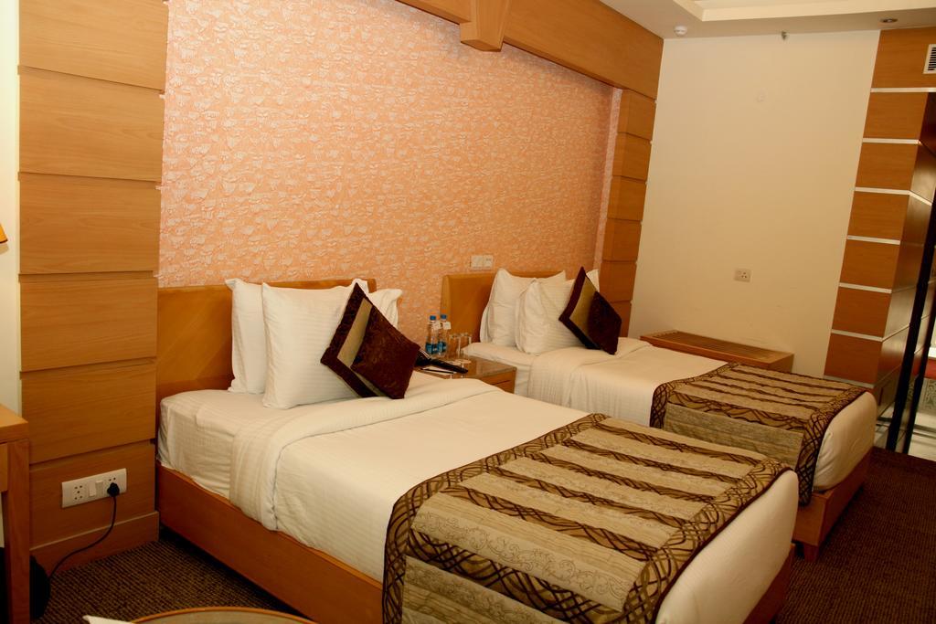 Hotel Saffron Kiran Noida Exterior foto