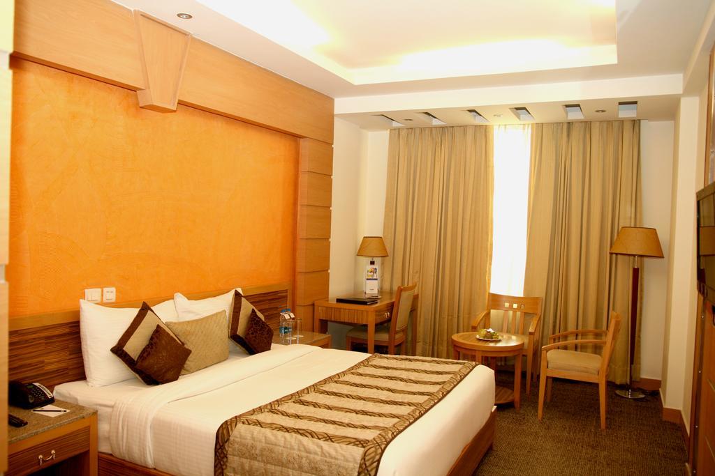 Hotel Saffron Kiran Noida Exterior foto