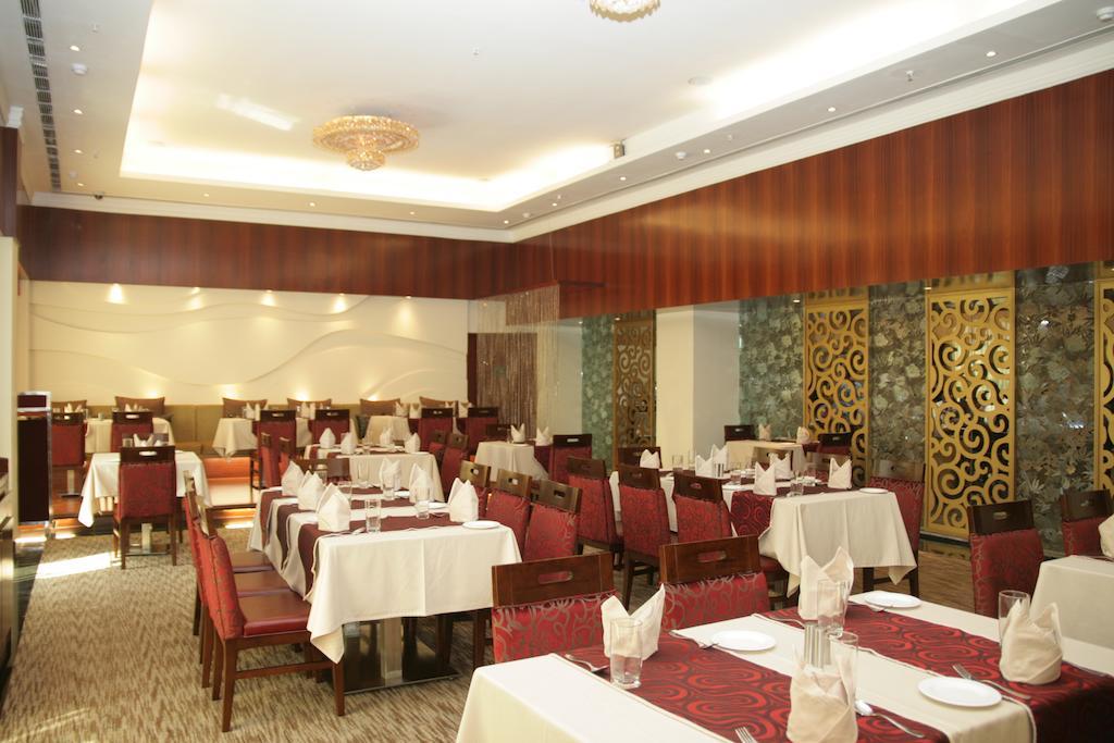 Hotel Saffron Kiran Noida Exterior foto