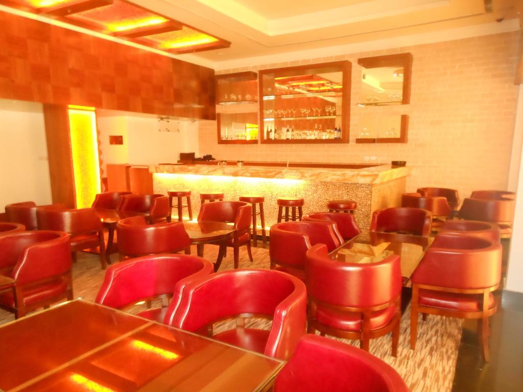 Hotel Saffron Kiran Noida Exterior foto