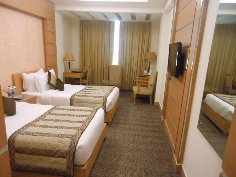 Hotel Saffron Kiran Noida Exterior foto